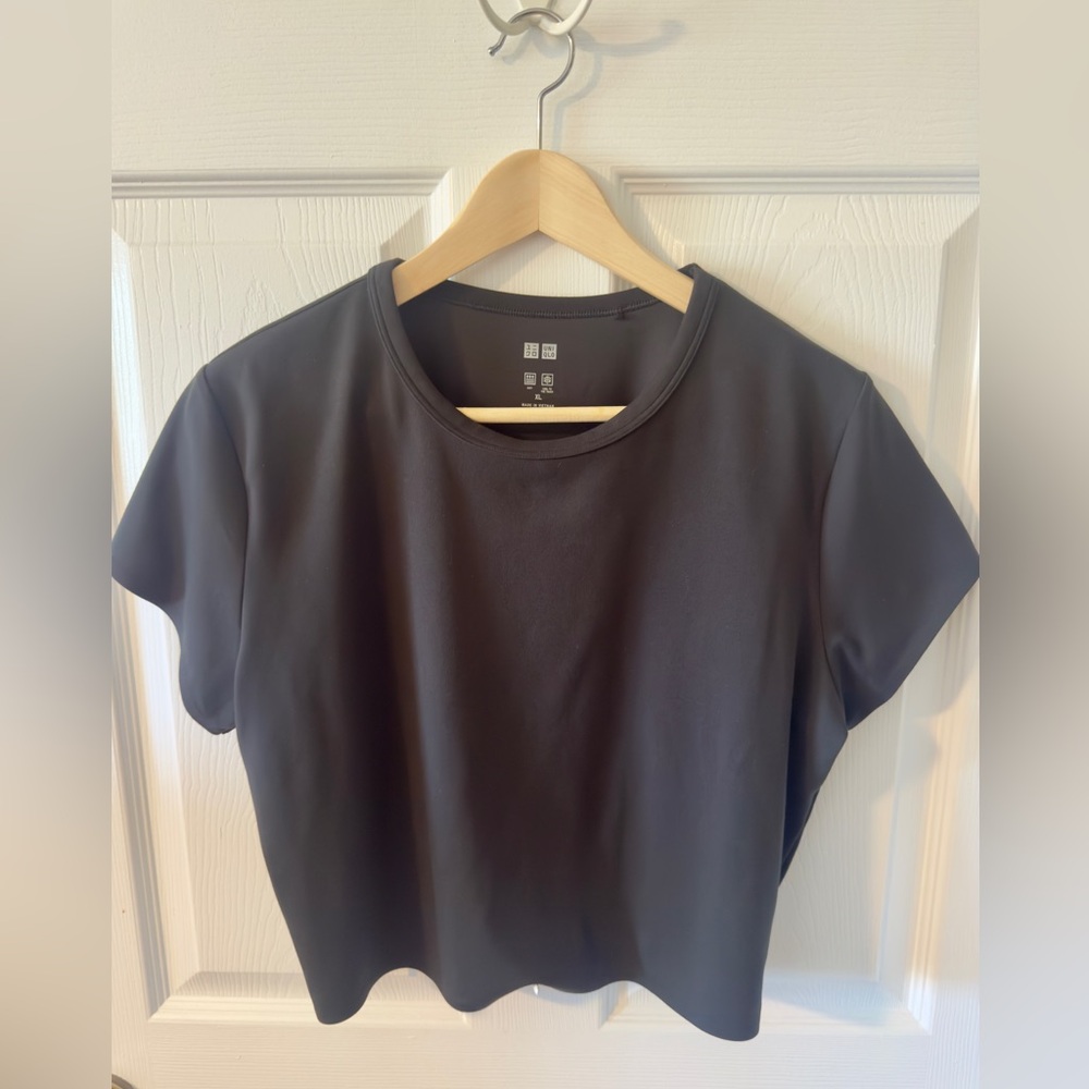 Set of 2 Uniqlo Women’s Airism Crop Workout Top SZ XL, Black & Navy